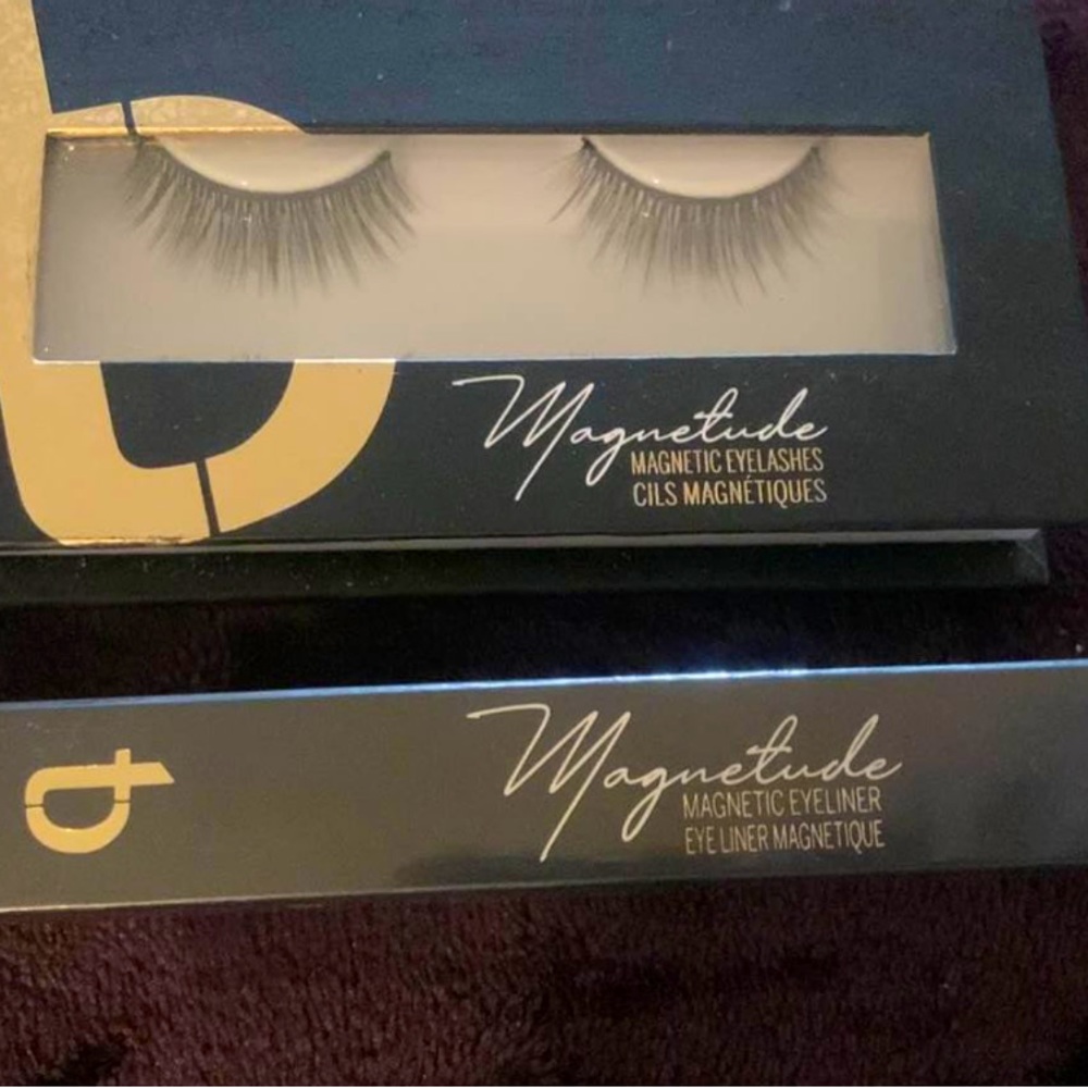Tori Bell MAGNETUDE Magnetic Eyelashes and black magnetic eyeliner NEW